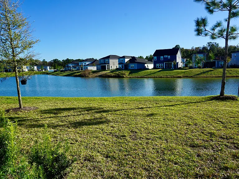 250 Brandon Lakes Dr — Photo 40