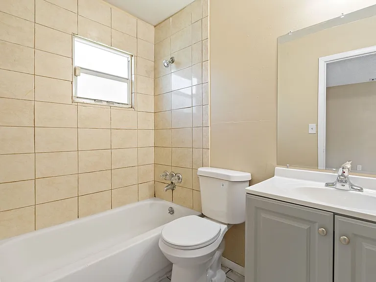1022 NW 6th Ave — Photo 10