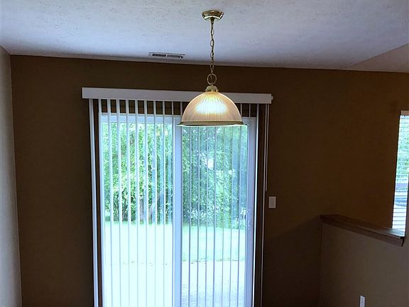 3rd image of 206 Yarmouth Dr