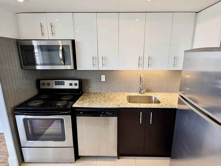 77 Saint Clair Ave E — Photo 13