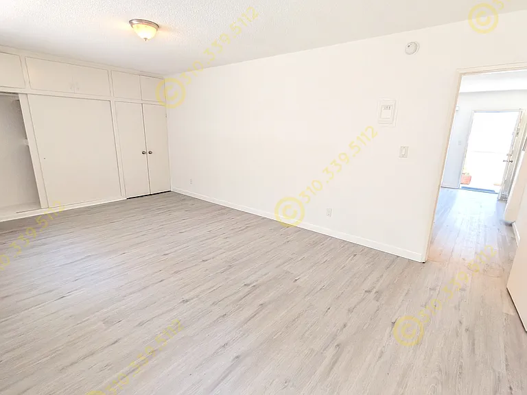 1420 Barry Ave #4 — Photo 11