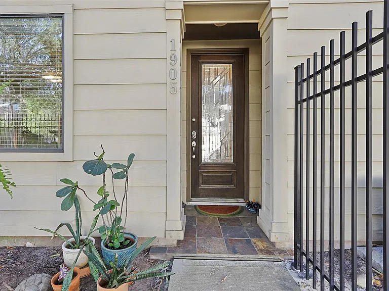 1905 Summer St — Photo 23