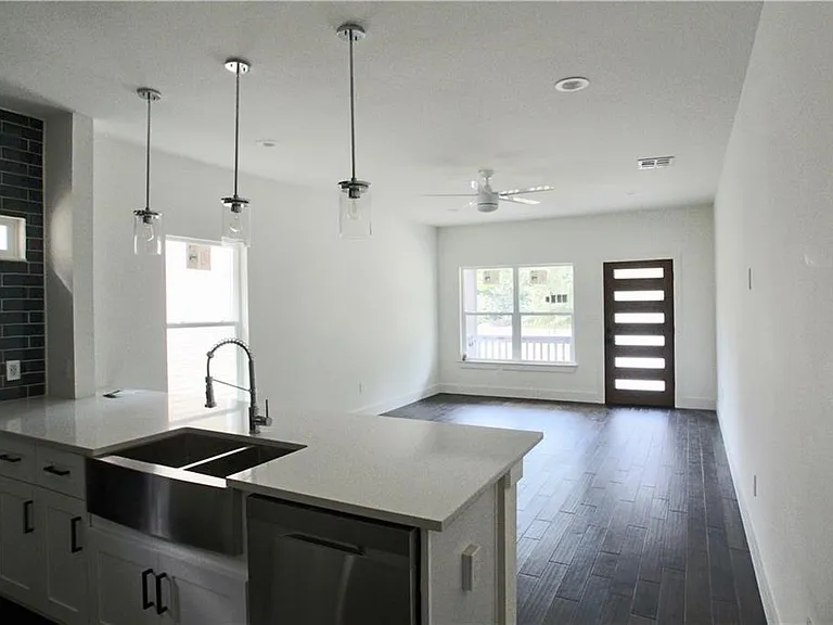 705 Harris Ave #1 — Photo 9