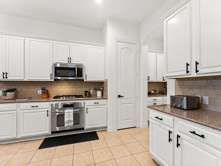 1478 Cambridge Dr — Photo 8