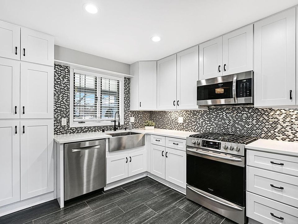 1st image of 10121 N Lee COURT