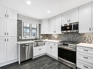 10121 N Lee Ct, Mequon, WI 53092
