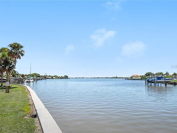 5th image of 1907 Dolphin Blvd S