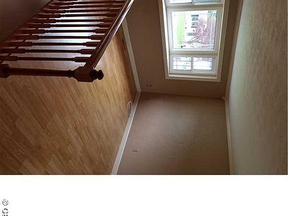 3rd image of 67 Coachlight Cir