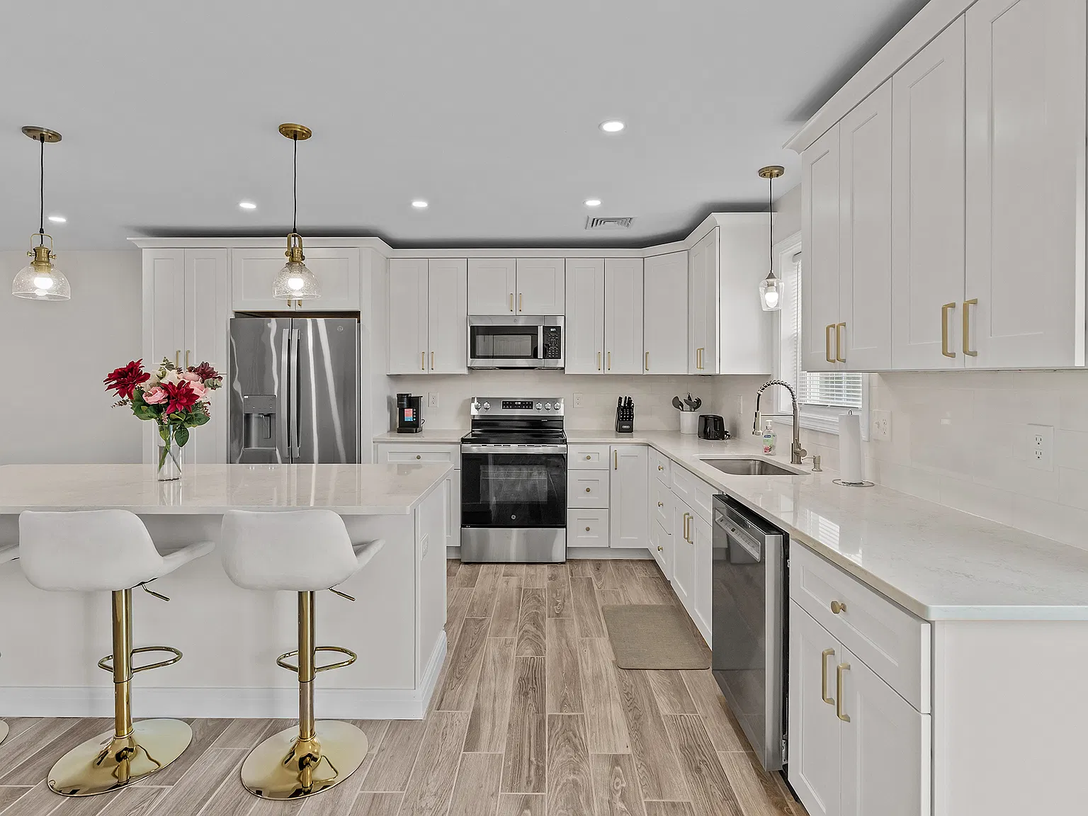 3 bed, 2.5 bath, 1530 sqft, $3,200 — Photo 3