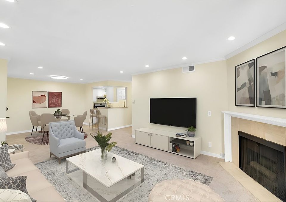 1st image of 460 Oak St APT 308