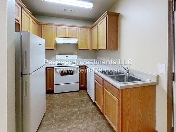 2nd image of 1043B Vale St