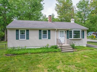 26 Bickford Dr, Topsham, ME 04086