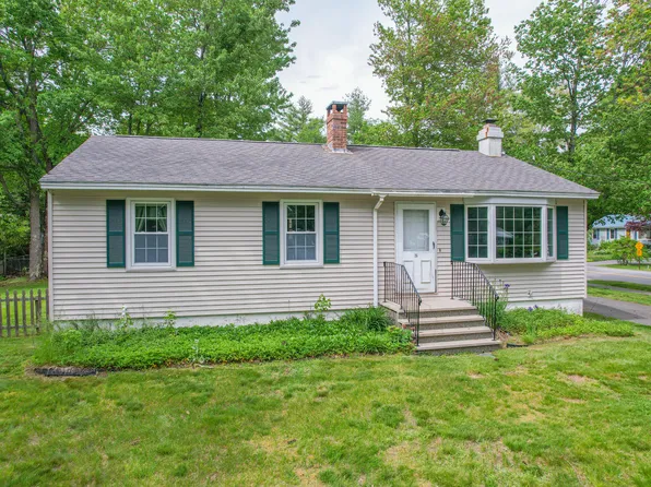 26 Bickford Drive, Topsham, ME 04086