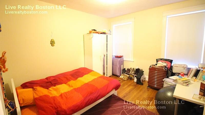 2nd image of 1209 Commonwealth Ave