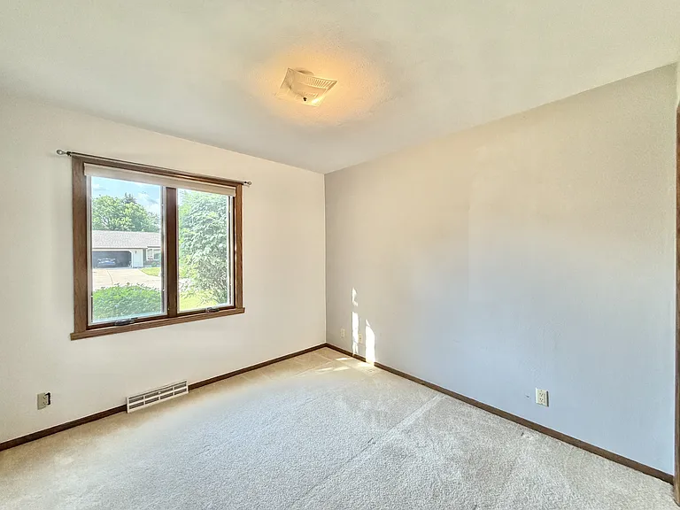 4012 Oldwyck Dr — Photo 6