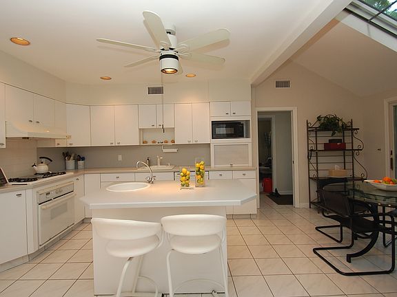 3rd image of 396 Airmount Ave