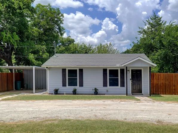 204 N Mill St, Bowie, TX 76230