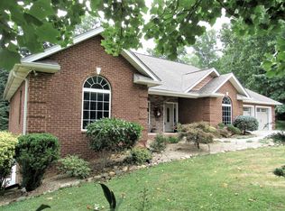 1448 David Swann Dr, Dandridge, TN 37725