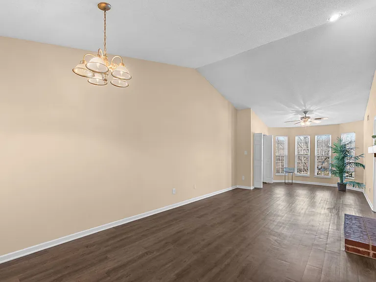 Willowbend — Photo 124