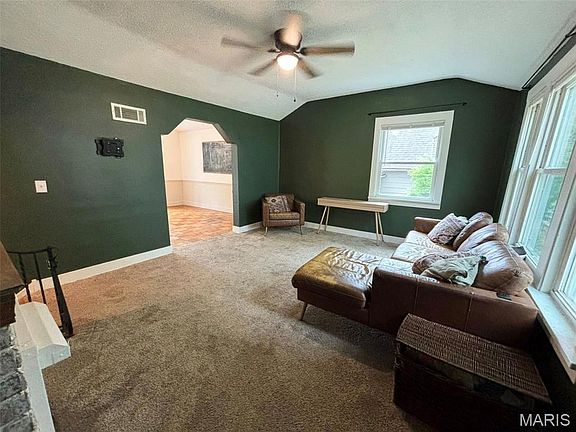 2nd image of 210 Shepherd Pl