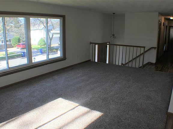 3rd image of 1224 Sunset Dr
