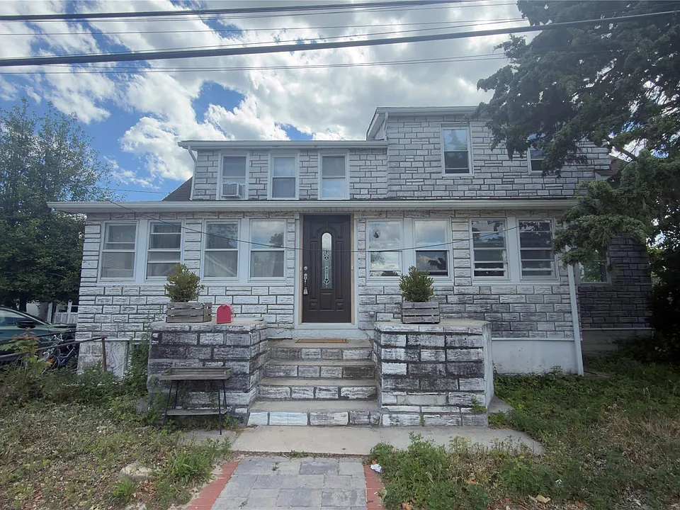 10 Greenwich Ave #1