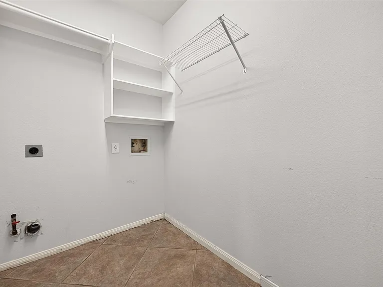 1415 Kennewick Ct — Photo 22