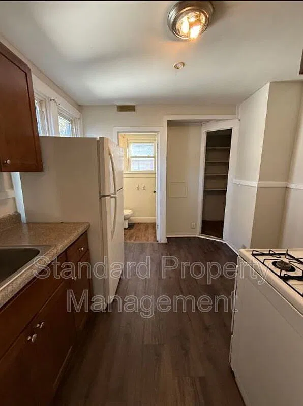2 bed, 1.0 bath, $950 — Photo 4