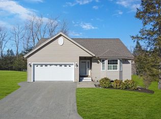 12 Hemlock Dr, Newton, NH 03858
