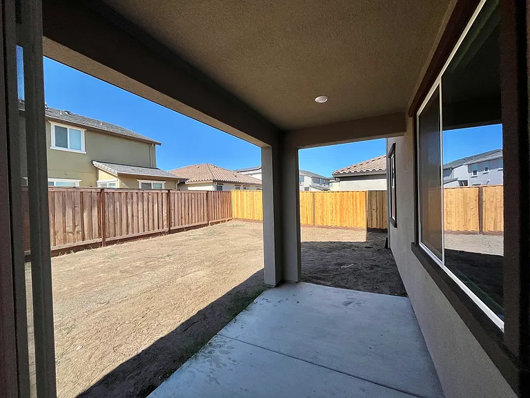 350 Miramar Dr — Photo 25