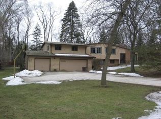 16255 Choctaw Trl, Brookfield, WI 53005