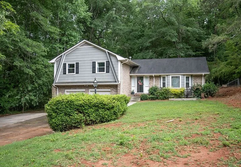 281 Rhodes Dr — Photo 1