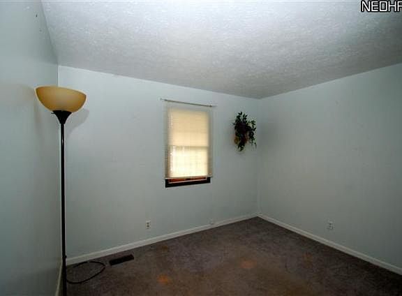 4th image of 2639 Fairfax St