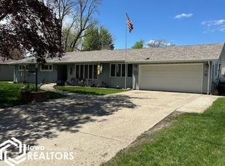 506 10th St SW, Humboldt, IA 50548