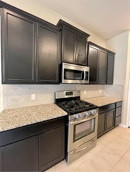 3 bed, 2035 sqft, $2,095 — Photo 4