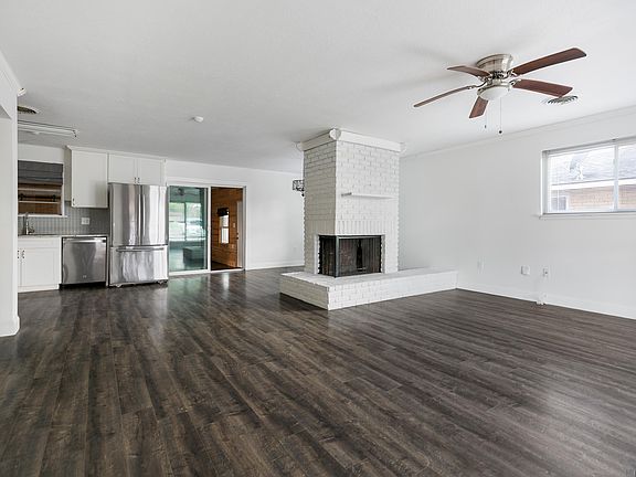 3rd image of 15530 Tiger Bend Rd