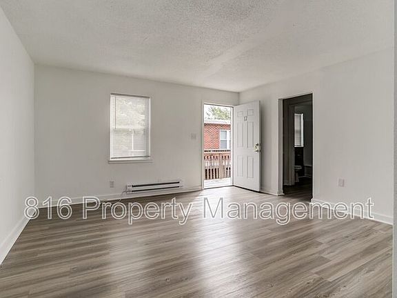 4th image of 1613 Everett Ave #11