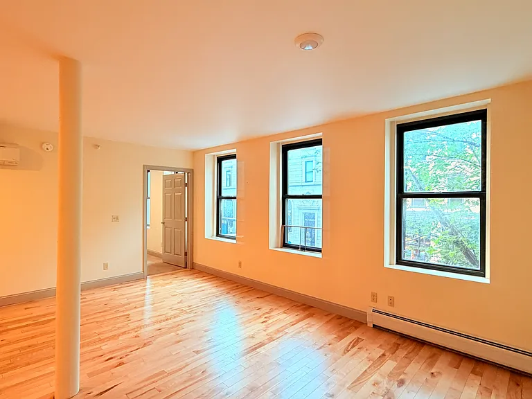 191 College St #203 — Photo 10
