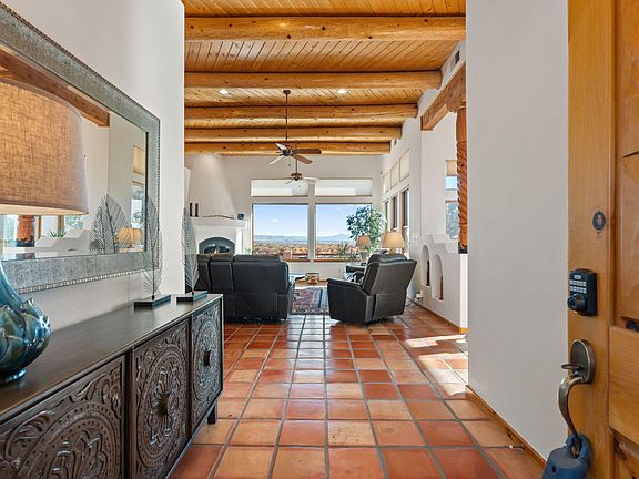 4th image of 5516 La Colonia Dr NW