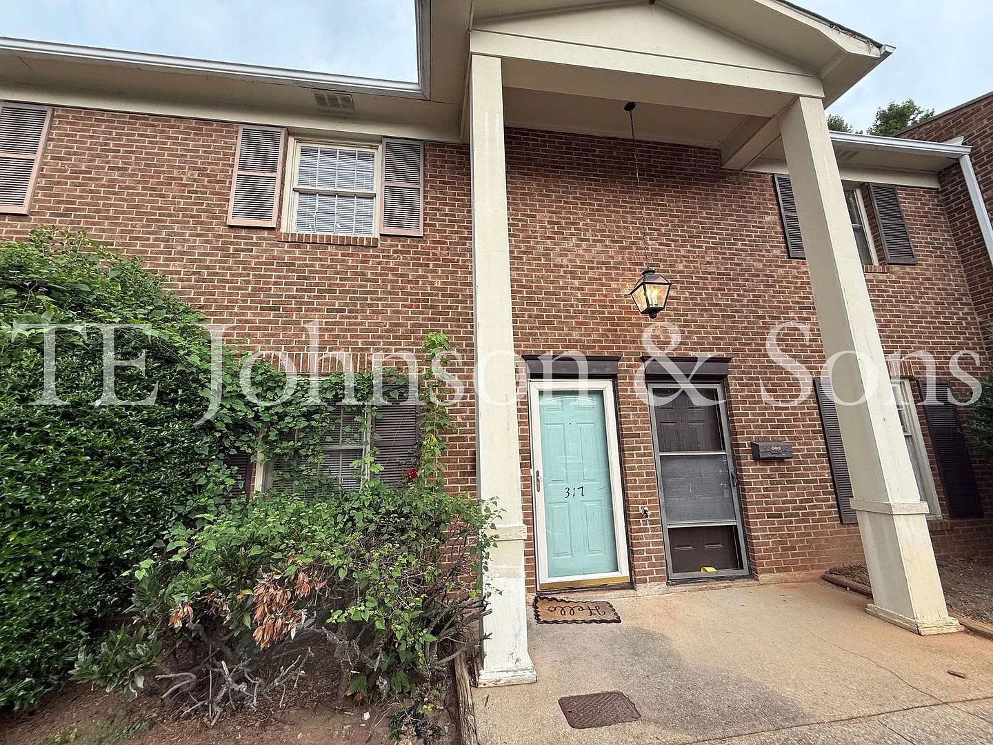 Charming 2BR Townhome with Updated Finishes & Off-Street Parking — Photo 1