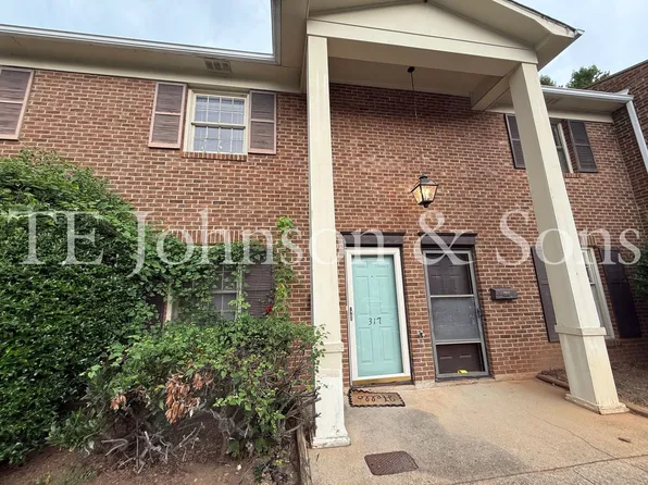 317 Vineyard Park Ct, Winston Salem, NC 27104