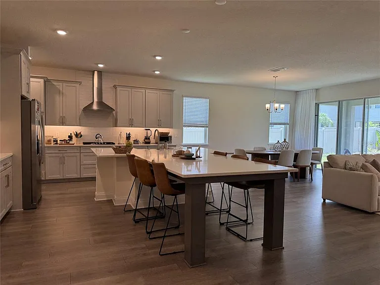 715 Blue Citrus Ln — Photo 18