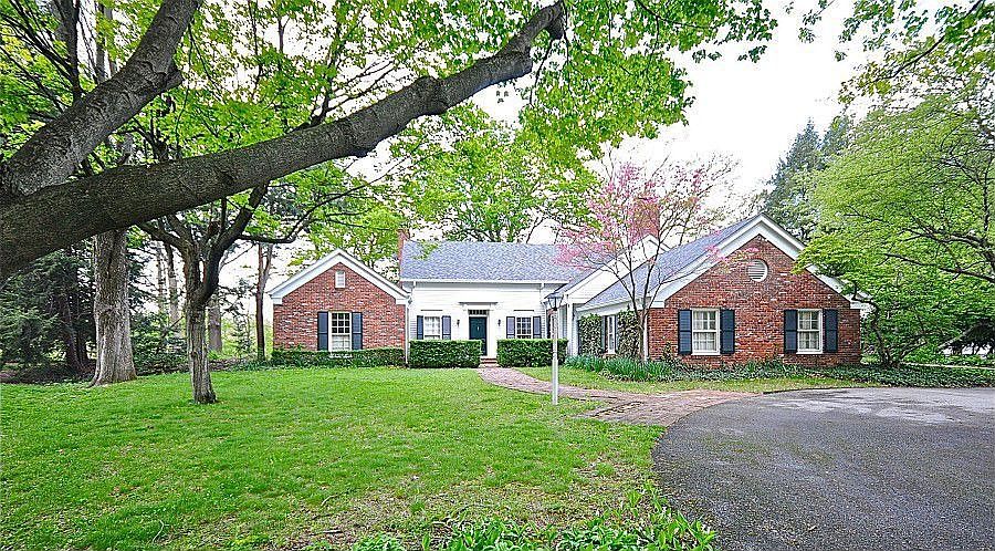 1st image of 633 Somerset Dr W