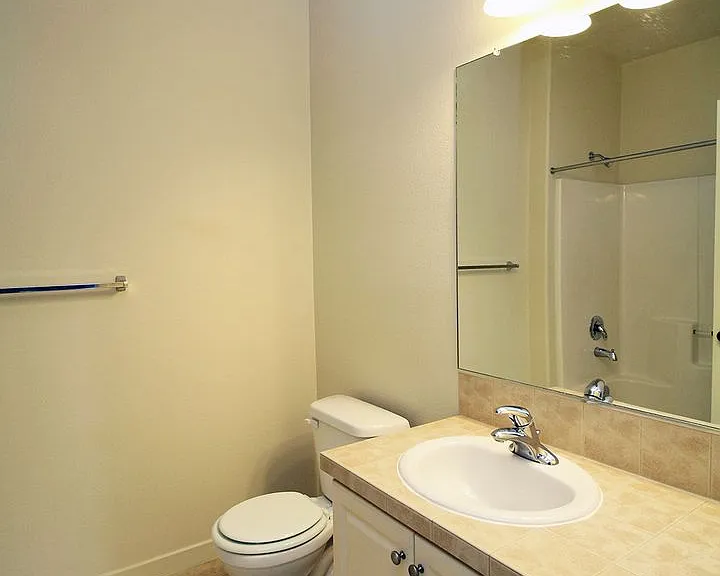 690 NE Adwick Dr — Photo 18