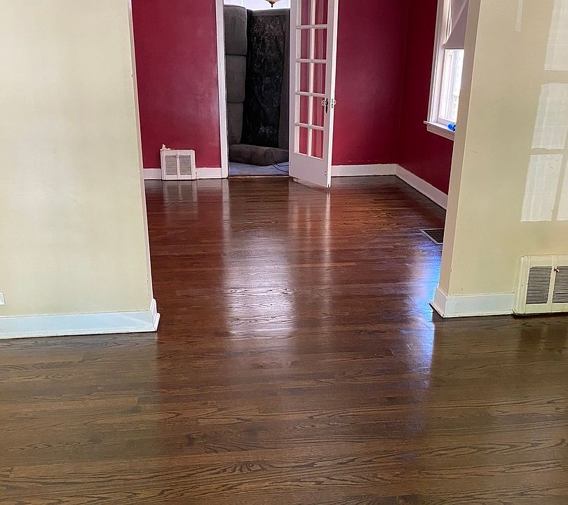 2nd image of 3524 Ridgeland Ave