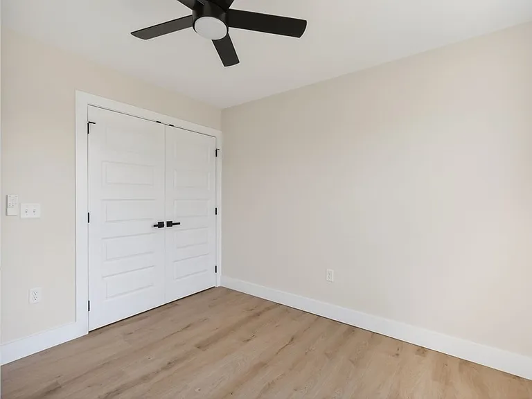 212 W Jere Whitson Rd #212 — Photo 4