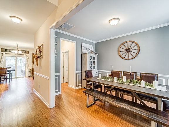 4th image of 276 Ascott Ln