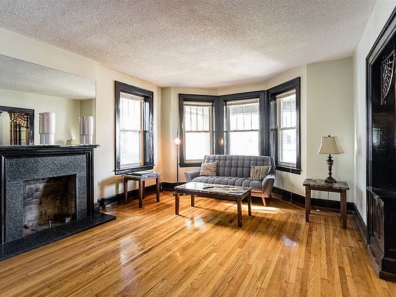 251WGrandBlvd-106