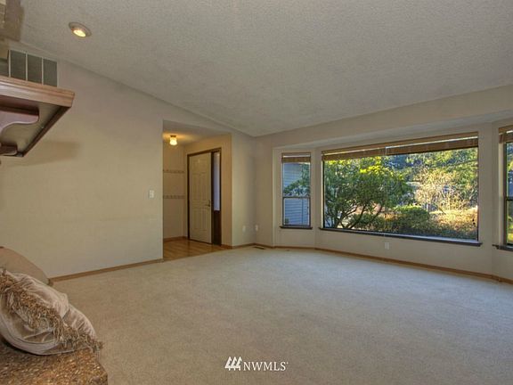 5th image of 15323 103 Avenue Ct E
