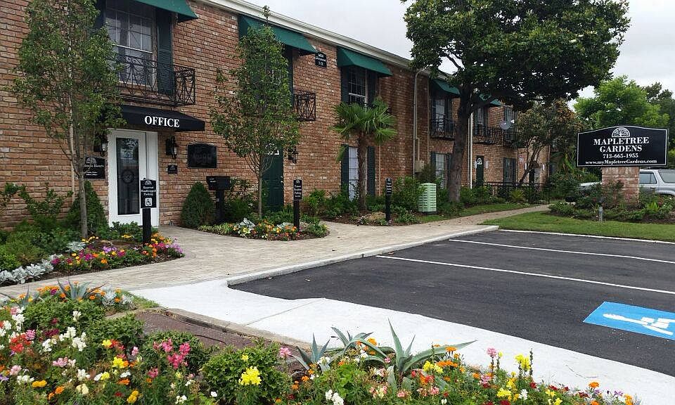 Beautiful community close to the Galleria!